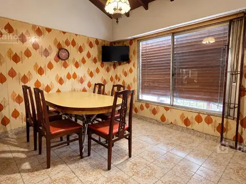 Casa 3 Amb. a Refaccionar con Patio, Quincho, Terraza y Cochera