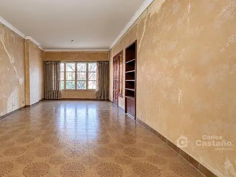 Casa 3 Amb. a Refaccionar con Patio, Quincho, Terraza y Cochera