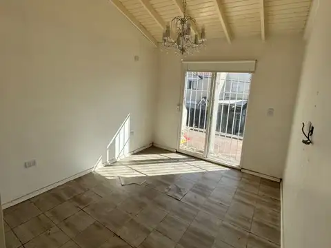 Casa en Alquiler en Gregorio de Laferrere, $ 780.000