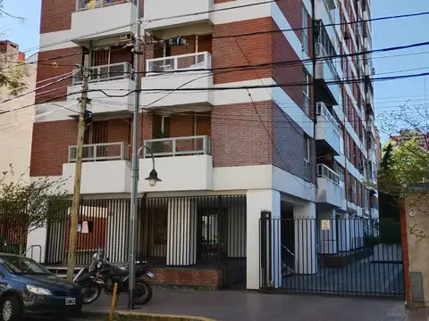 EXCELENTE COCHERA CUBIERTA EN CENTRO DE SAN FERNANDO