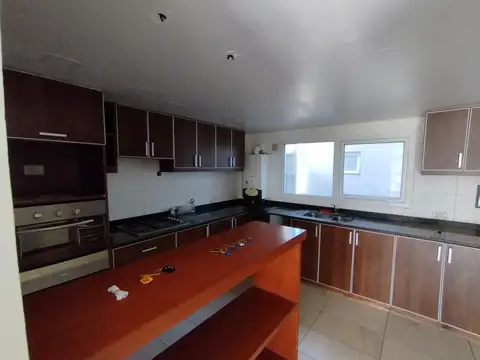 Departamento en Alquiler con 2 cocheras