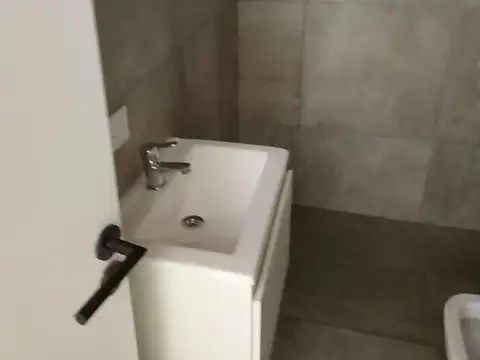 Ideal oficina. apto profesional. Depto 35 m² en alquiler con balcón a cuadras del Congreso Nacional.