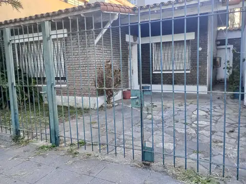 Casa en Olivos a refaccionar - Excelente ubicacion 