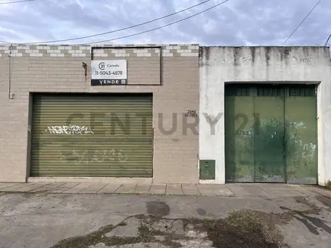 Casa con local a reciclar en venta