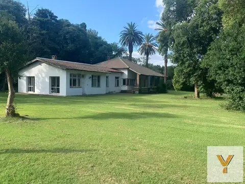 Casa en venta - 5 Dormitorios 4 Baños - Abasto