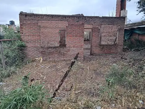 VENTA de LOTE con MEJORAS en Matheu