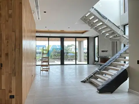Casa 6 ambientes con 8 baños