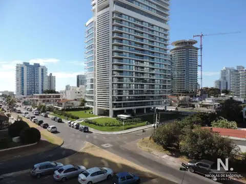 Ubicado en parada 2 de Playa Brava - Punta del Este