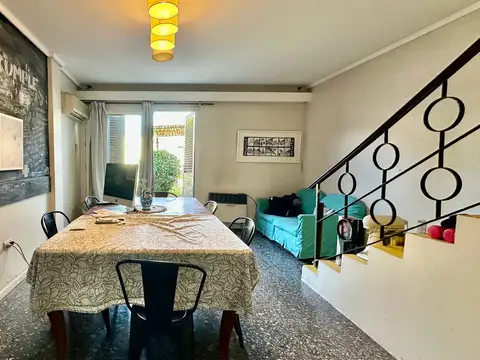 Chalet 4 amb.  con amplio fondo DE 8.66 X 24 piscina de fibra y dto de 2 amb. o quincho al fondo