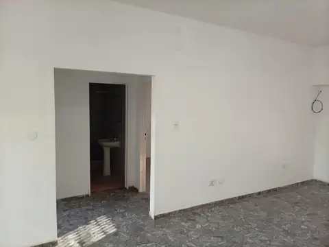 Depto Tipo Casa en Alquiler en Lomas De Zamora, $ 550.000