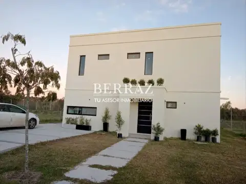 Casa venta 4 ambientes en Puertos barrio Acacias Escobar lote de 550 m2