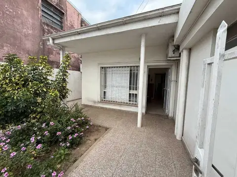 2 CASAS A 50m de AV. GRAL PAZ