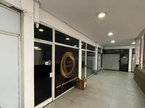Local doble en alquiler en Galeria Naonis en Primer Piso