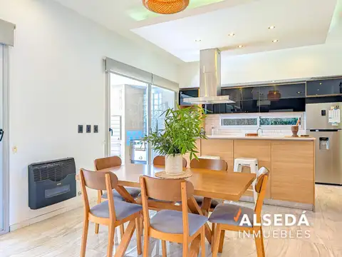 Casa 4 ambientes con 2 baños