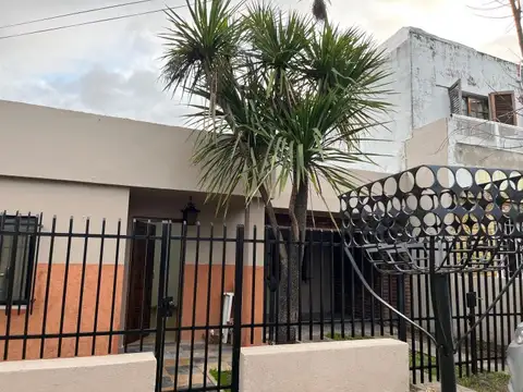 Manuel Padilla 1126, esquina El Zorzal – Villa Tesei. , Piso 0