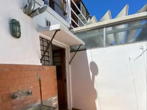 Casa 2 ambientes con 1 baño