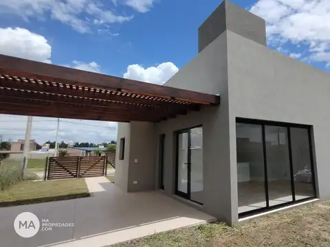 Casa 2 Dormitorios en barrio abierto - Fincas del Rosedal - Ibarlucea | Venta