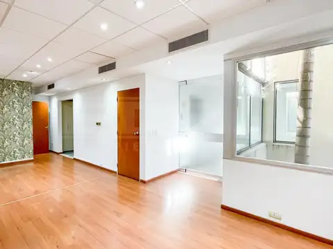 Oficina en Venta con 3 cocheras