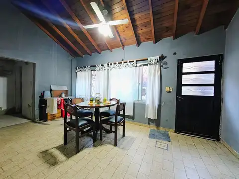 Casa en venta 4 ambientes taller quincho garage APTO CRED