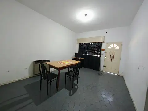 Casa en venta 4 ambientes taller quincho garage APTO CRED