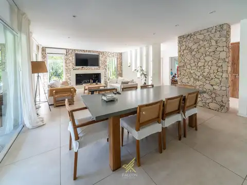Casa 7 ambientes con 3 baños