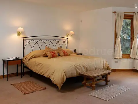 Casa 5 ambientes con 4 baños