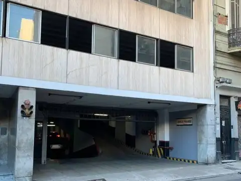 Cochera cubierta en garage privado B.Mitre 1200 Centro