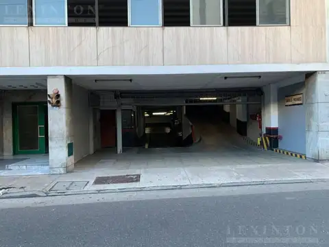 Cochera cubierta en garage privado B.Mitre 1200 Centro