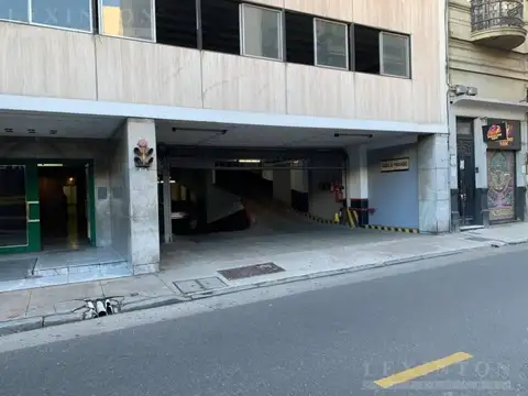 Cochera cubierta en garage privado B.Mitre 1200 Centro