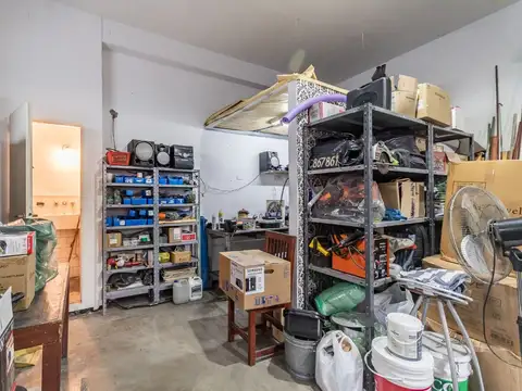 Casa 8 ambientes con 2 baños