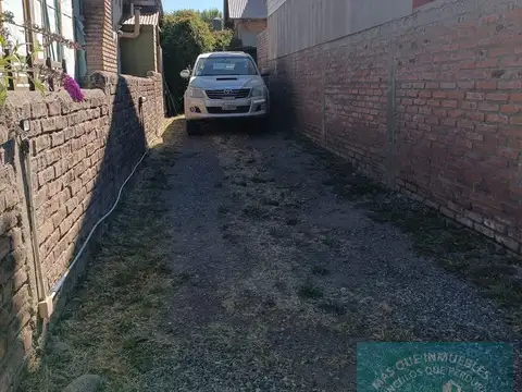 Casa 7 ambientes con 2 baños