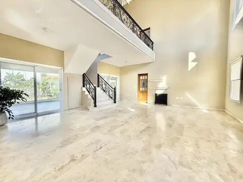 Casa 6 ambientes con 4 baños