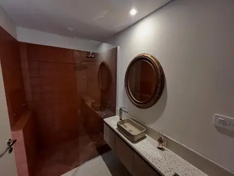 Casa 7 ambientes con 4 baños
