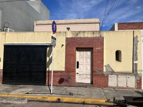CASA ANTIGUA VALOR TERRENO TODOS LOS SERVICIOS 8x23,38mtrs