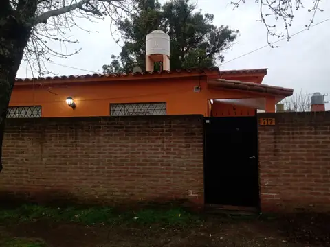 Casa en Venta con 3 cocheras