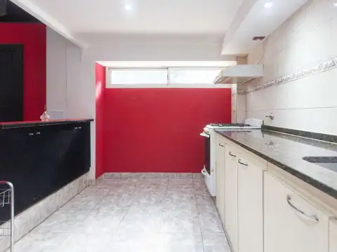 Depto Tipo Casa en Venta en Flores, USD 190.000