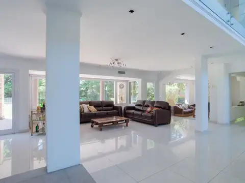 Casa 7 ambientes con 3 baños