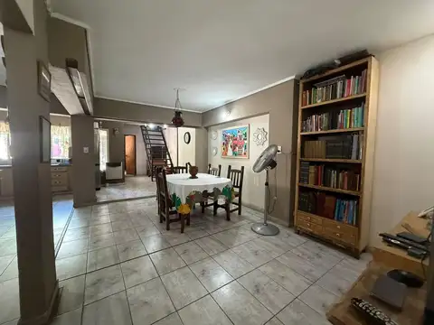 Amplia Casa Centro Escobar Con Pileta