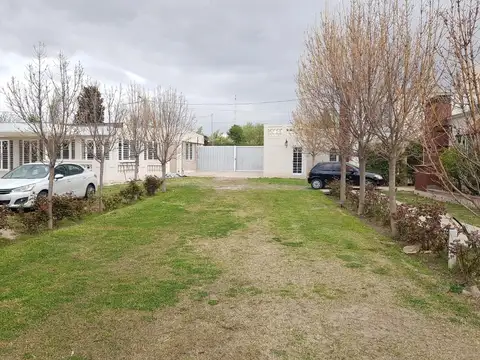 COMPLEJO DE PROPIEDADES CON SALON DE EVENTOS