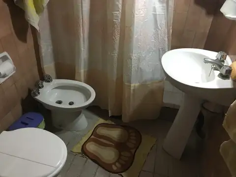Casa 4 ambientes con 1 baño