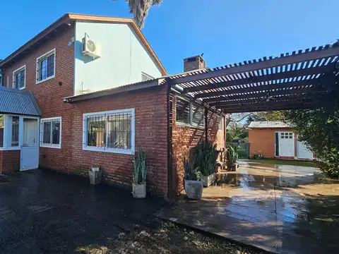 VENTA CASA 3 DORMITORIOS - FUNES