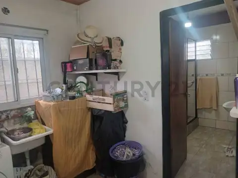 Casa 8 ambientes con 3 baños