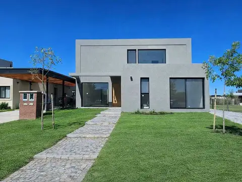 Casa  en Venta en Santa Lucia, Pilar del Este, Pilar