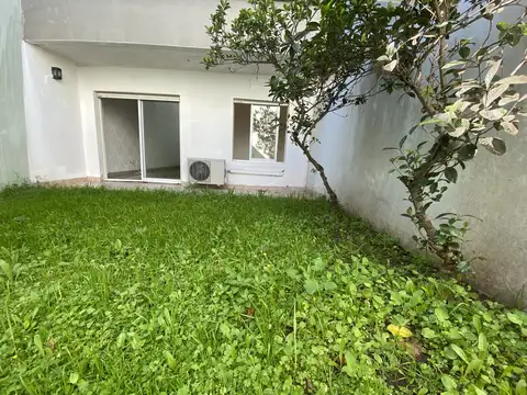 Departamento de 2 ambientes con jardín propio en Villa Devoto.