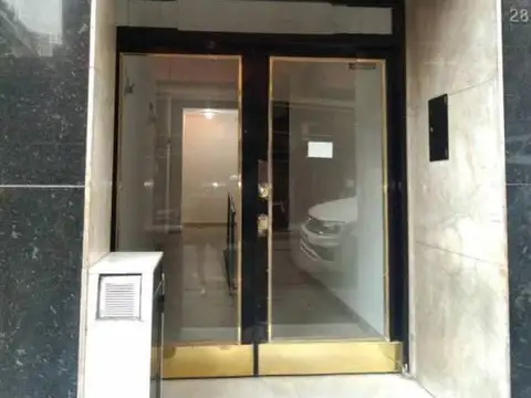 Arenales y Laprida  monoambiente muy amplio, cercano a universidades