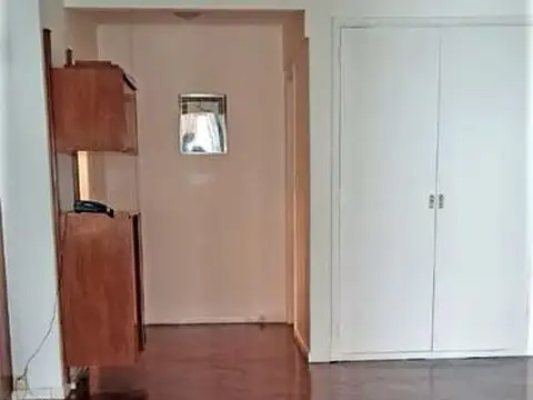 Arenales y Laprida  monoambiente muy amplio, cercano a universidades