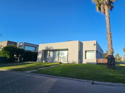 Casa en Miraflores (Funes Hills)