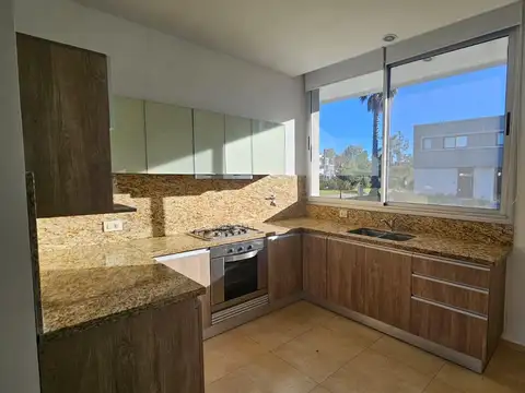 Casa en Alquiler en Funes, $ 2.000.000