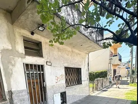 PH en venta al frente en dos plantas en Villa Madero