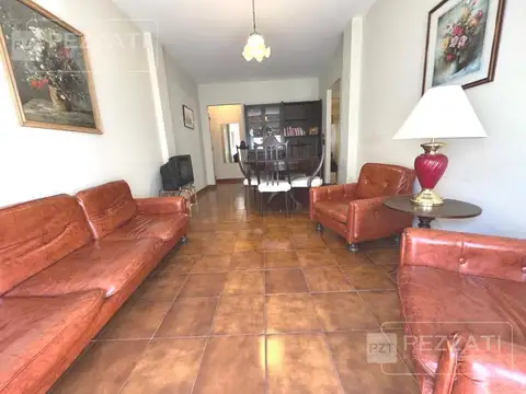 Departamento de 3 ambientes con dependencia. Z/ Plaza Colon. Colon y Arenales. Externo. Balcon.